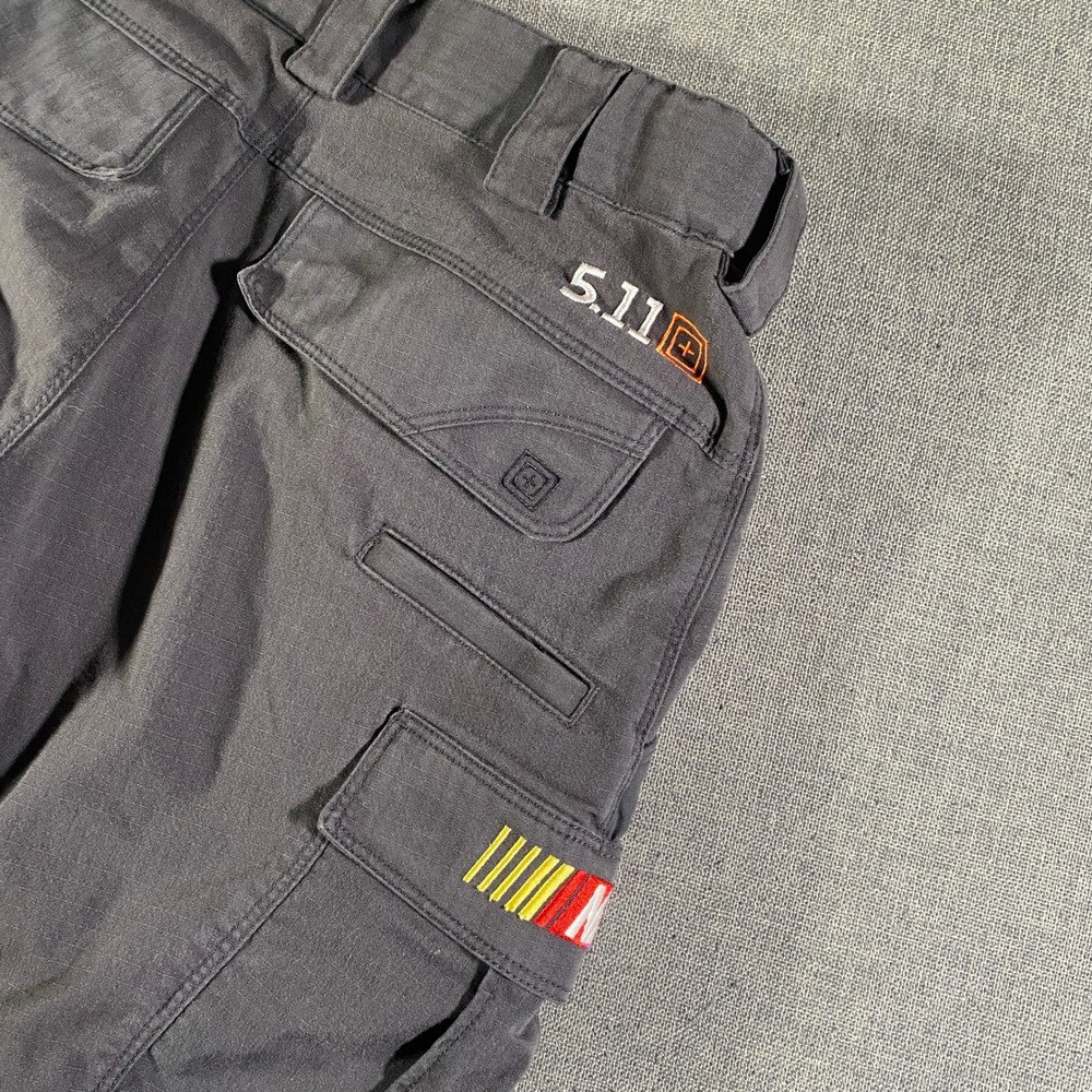 5.11 Tactical Series NASCAR Pants Men's Gray Cargo Workwear Size 28x38‎